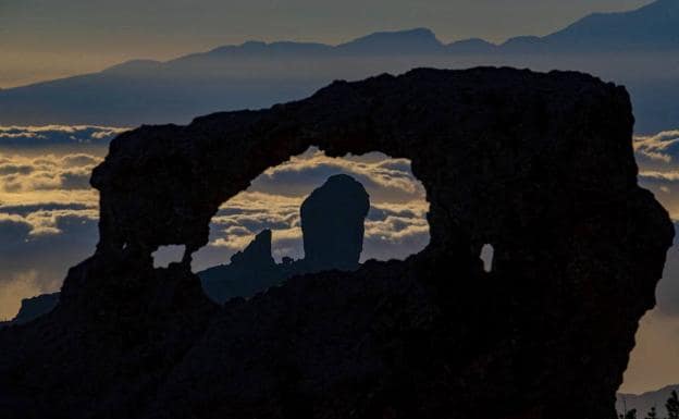 La ventana del Nublo o de Gañifa encierra al Nublo y La Rana con el Teide como testigo.