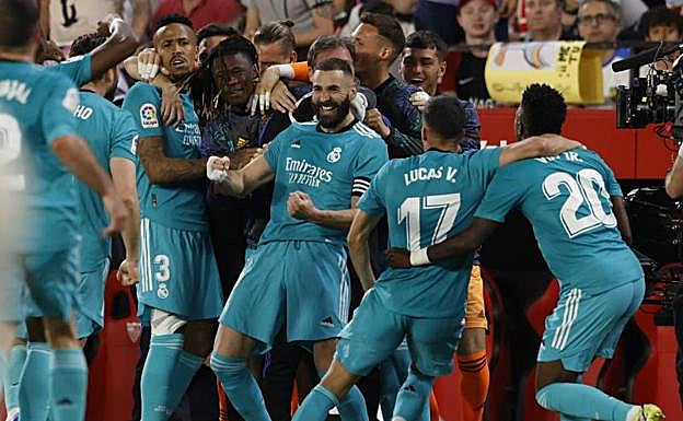 El Madrid resucita en el Pizjuán y sentencia la Liga