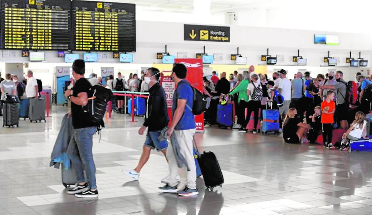 Solo en el aeropuerto de Gran Canaria se operaron ayer 379 vuelos, por encima del mismo día de 2019, antes del covid. 