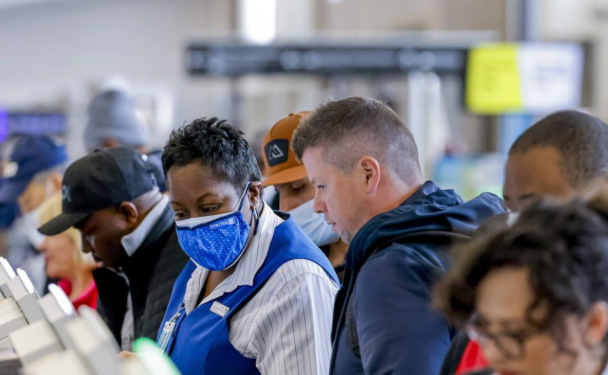 Aeropuerto de Atlanta, donde los viajeros optan por no llevar mascarillas.