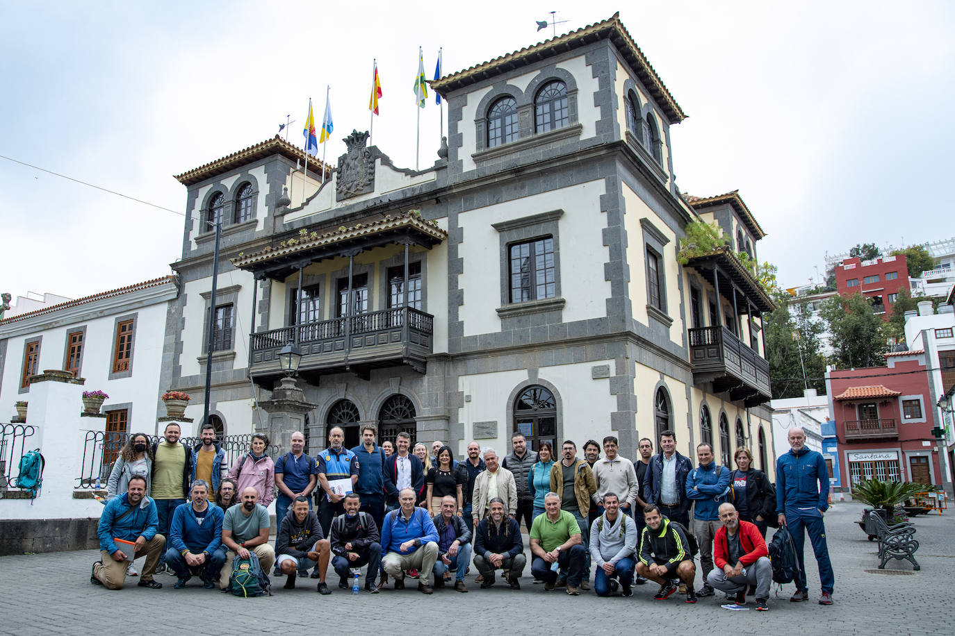 Foto de familia de los asistentes al curso en Teror. 