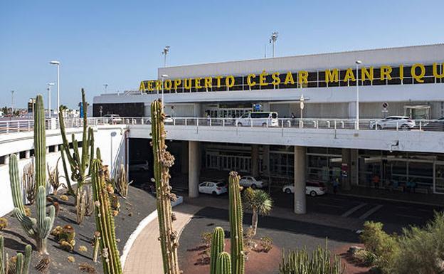 Control de pasaportes del aeropuerto de Guacimeta, al año casi 163.200 euros