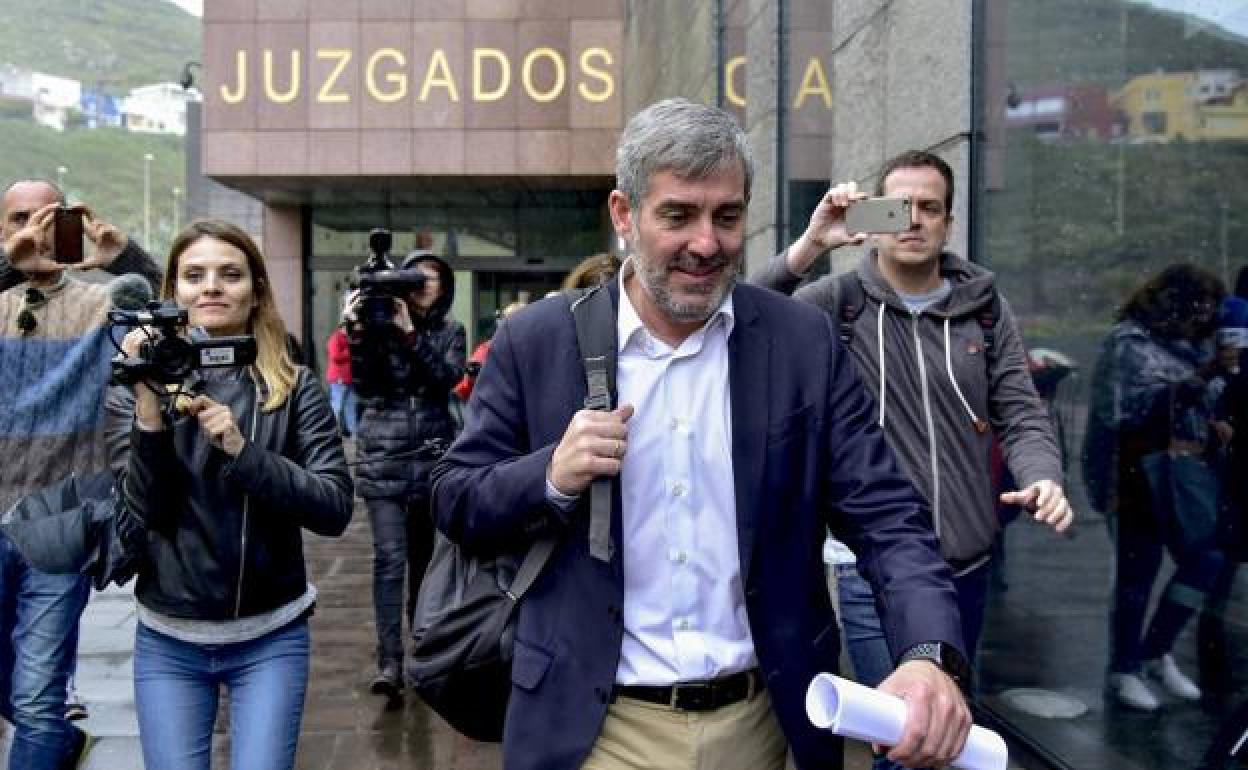 Imagen de archivo de Fernando Clavijo saliendo de los juzgados de La Laguna. 