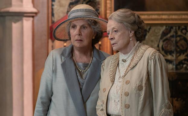 Penelope Wilt y Maggie Smith en 'Downton Abbey: Una nueva era'.