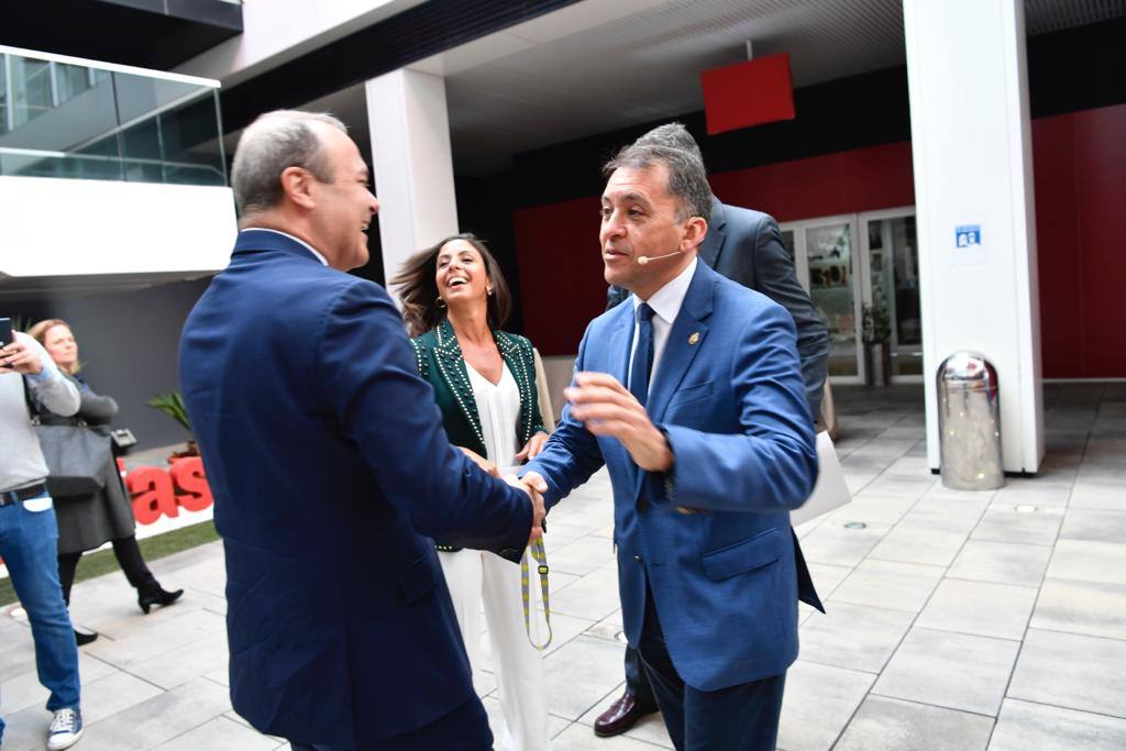 Fotos: Las imágenes del encuentro de Hidalgo, Bermúdez y el IE Business, en CANARIAS7