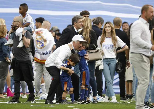 Carlo Ancelotti festeja la Liga junto a sus familiares.