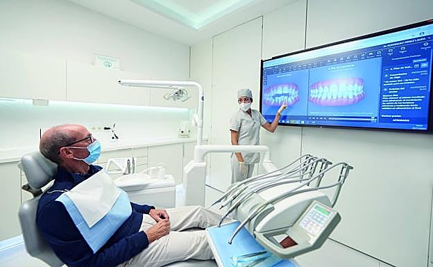 Imagen de un paciente recibiendo información de su diagnóstico.