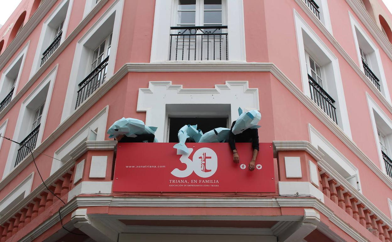 Actuación 'Fishme' en la sede de Empresarios Zona Triana. 