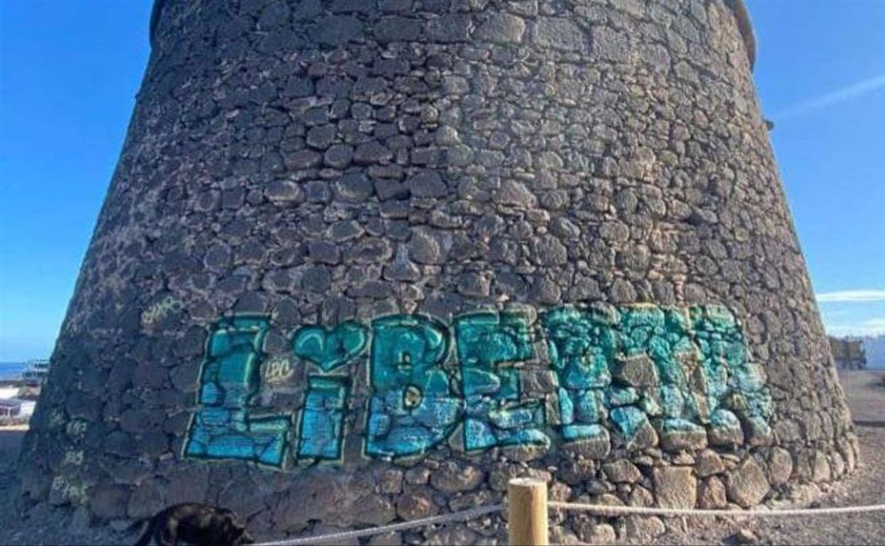 Así amaneció el monumento histórico el pasado 25 de abril. 