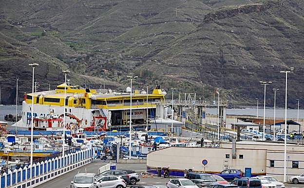 Instalaciones portuarias de Agaete destinadas al tráfico marítimo entre Gran Canaria y Tenerife. 