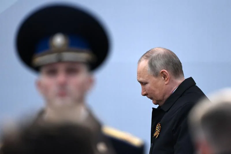 Vladímir Putin llega al desfile del Día de la Victoria que se celebra en Moscú.
