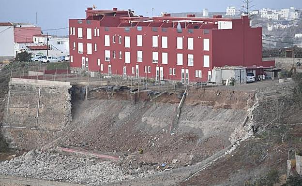Viviendas de El Trapiche afectadas por el derrumbe de un muro de contención. 