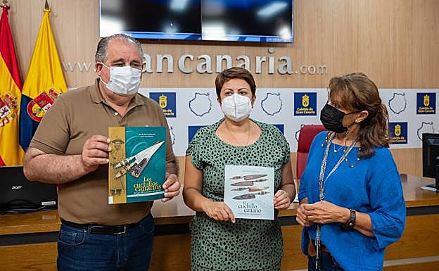 Minerva Alonso (centro), consejera de Artesanía del Cabildo presentó el documental. 