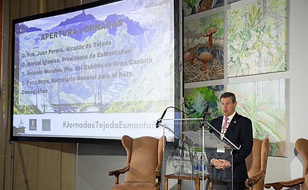 El alcalde de Tejeda, Francisco Perera, en la apertura de las jornadas. 