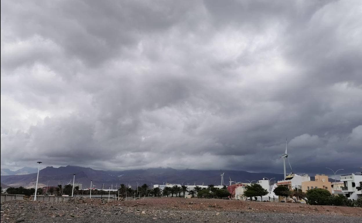 No se descarta la entrada de calima en vertientes sur de Canarias este sábado