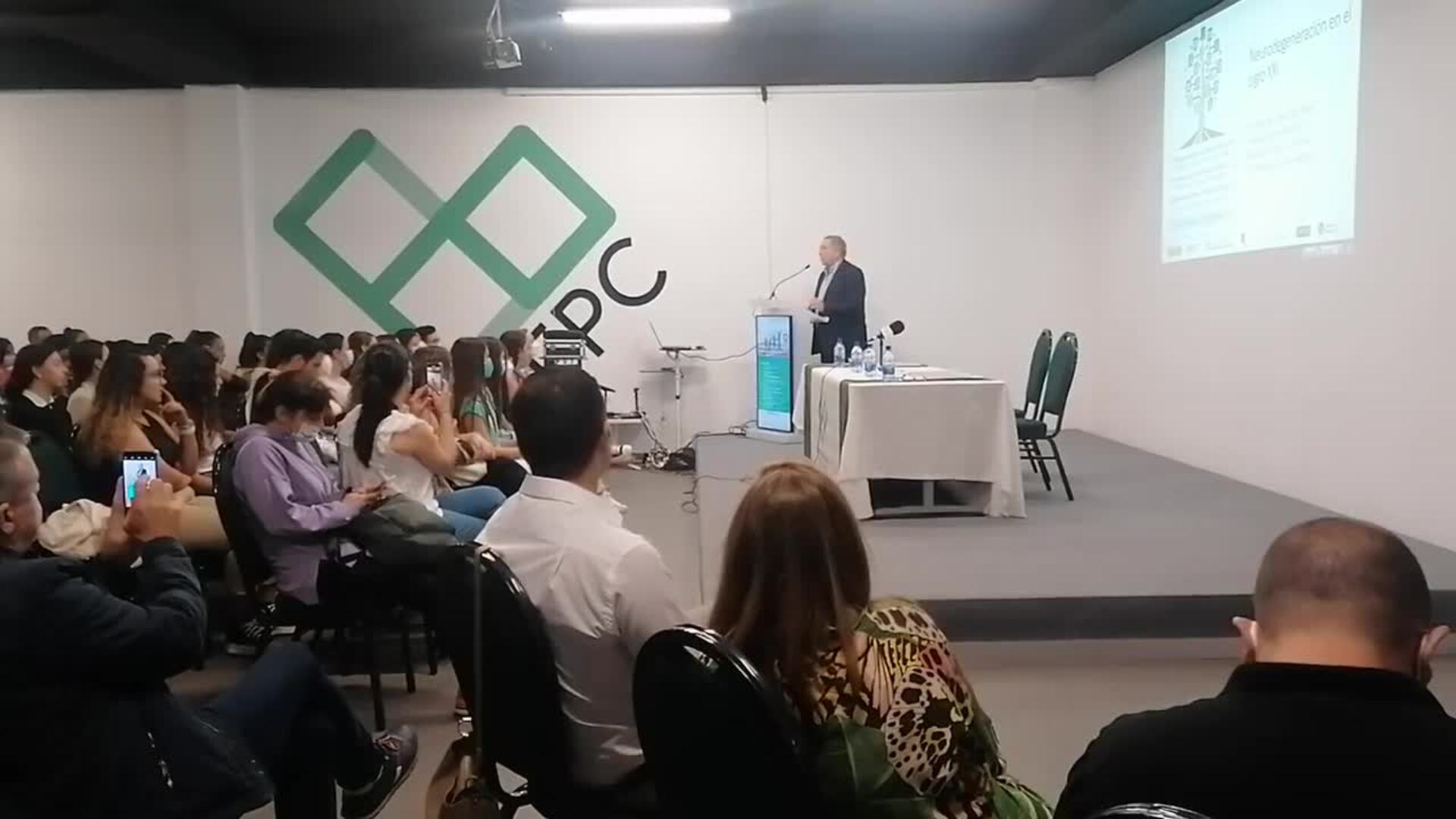 «Si envejecer supone una marejada, los sanitarios tenemos que ser un faro»