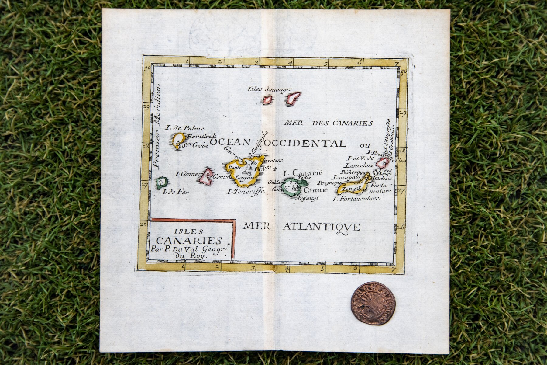 Una de las monedas indentificada por Santiago Medina sobre un mapa de Canarias de principios del siglo XVII. 