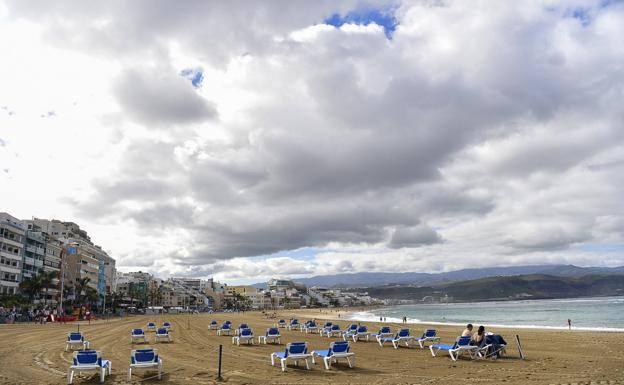 Imagen de archivo de la playa de Las Canteras. 