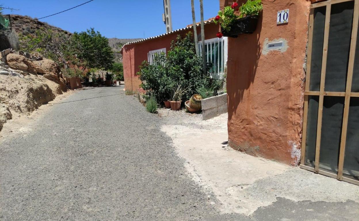 Vista del lugar donde la vecina arrojó el líquido. 