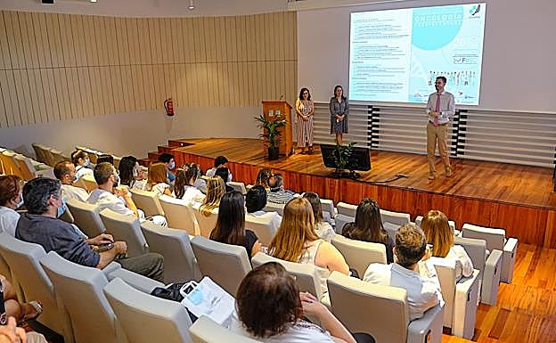 Las jornadas se celebraron en el salón de actos del centro hospitalario. 