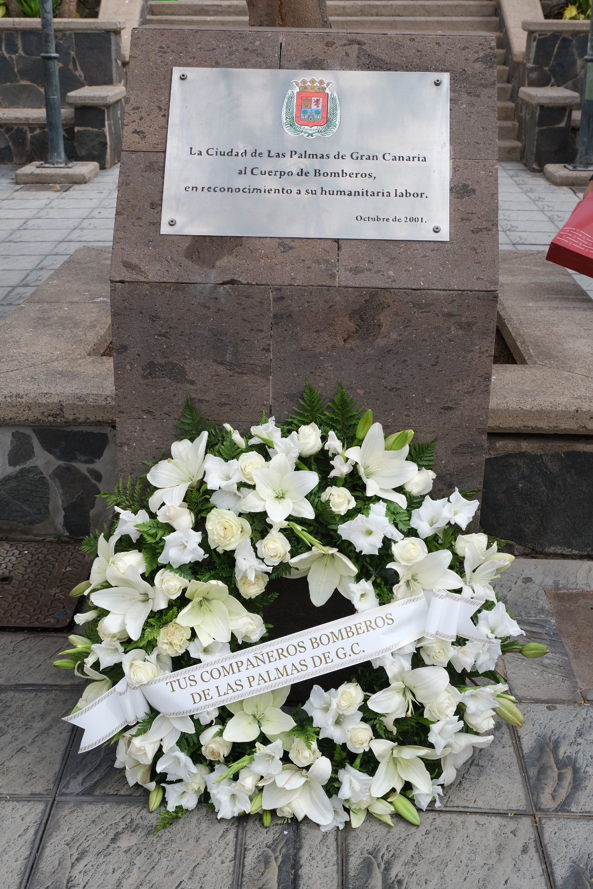 Fotos: La ciudad rinde homenaje a los bomberos fallecidos en el accidente de La Naval
