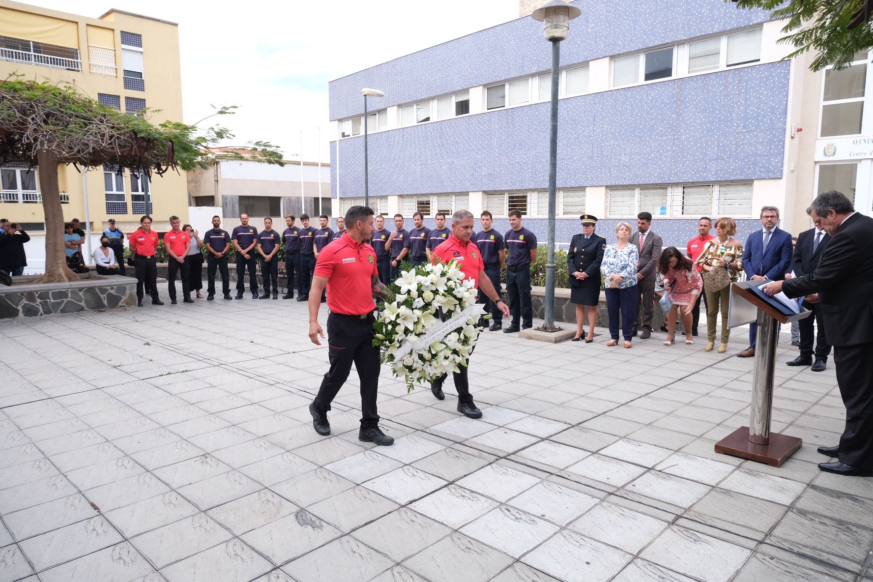 Fotos: La ciudad rinde homenaje a los bomberos fallecidos en el accidente de La Naval