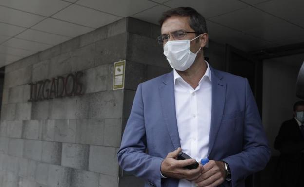 Pedro San Ginés en una visita en 2020 al Palacio de Justicia. 