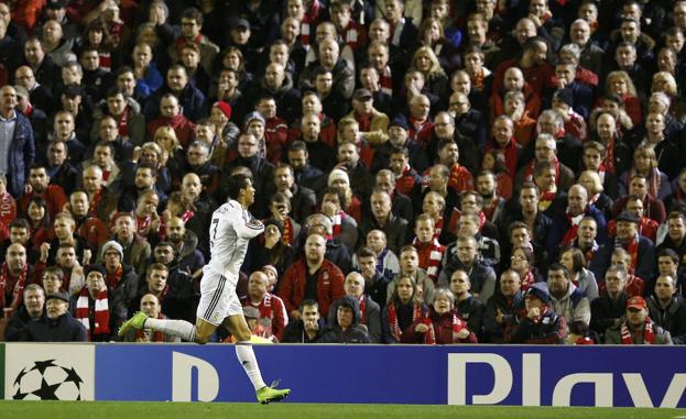 Cristiano Ronaldo celebra uno de sus goles frente al Liverpool. 