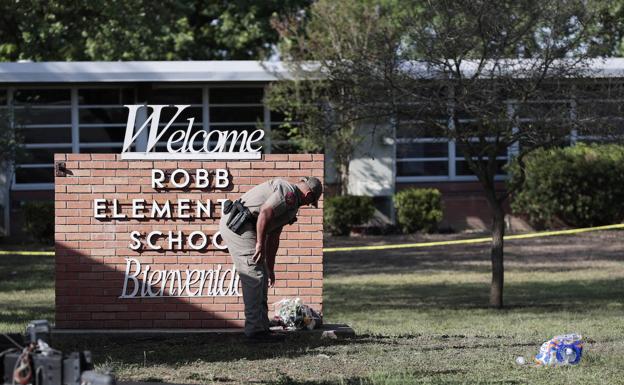 El asesino de Texas se atrincheró en un aula con los 19 niños que mató a sangre fría