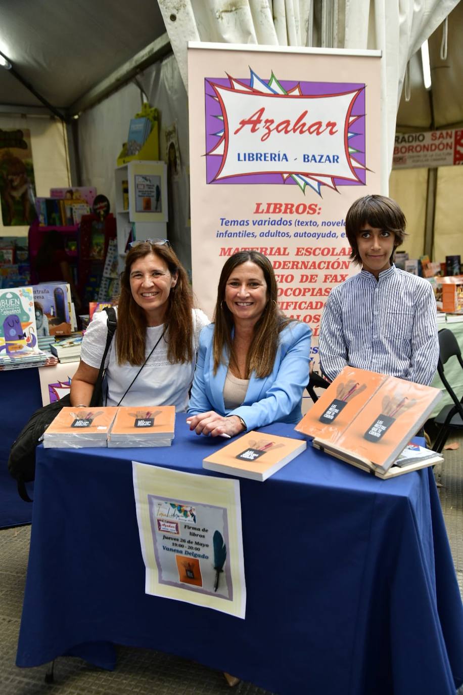 Fotos: Decenas de amantes de la lectura, hacen cola en la Feria del Libro