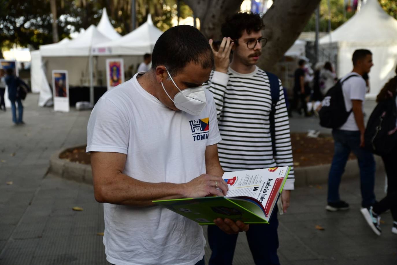 Fotos: Decenas de amantes de la lectura, hacen cola en la Feria del Libro