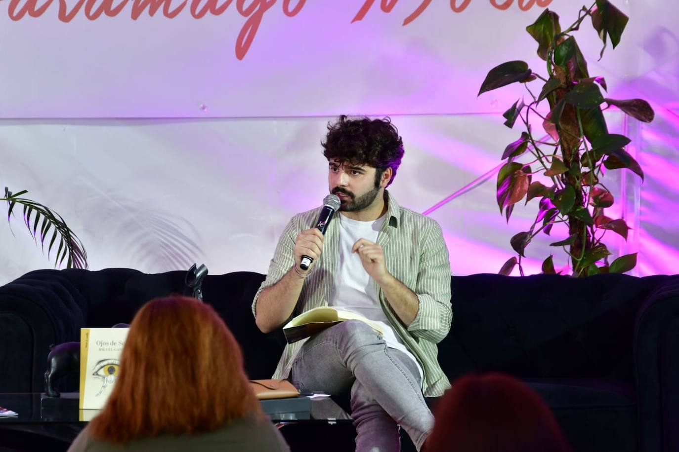 Fotos: Decenas de amantes de la lectura, hacen cola en la Feria del Libro