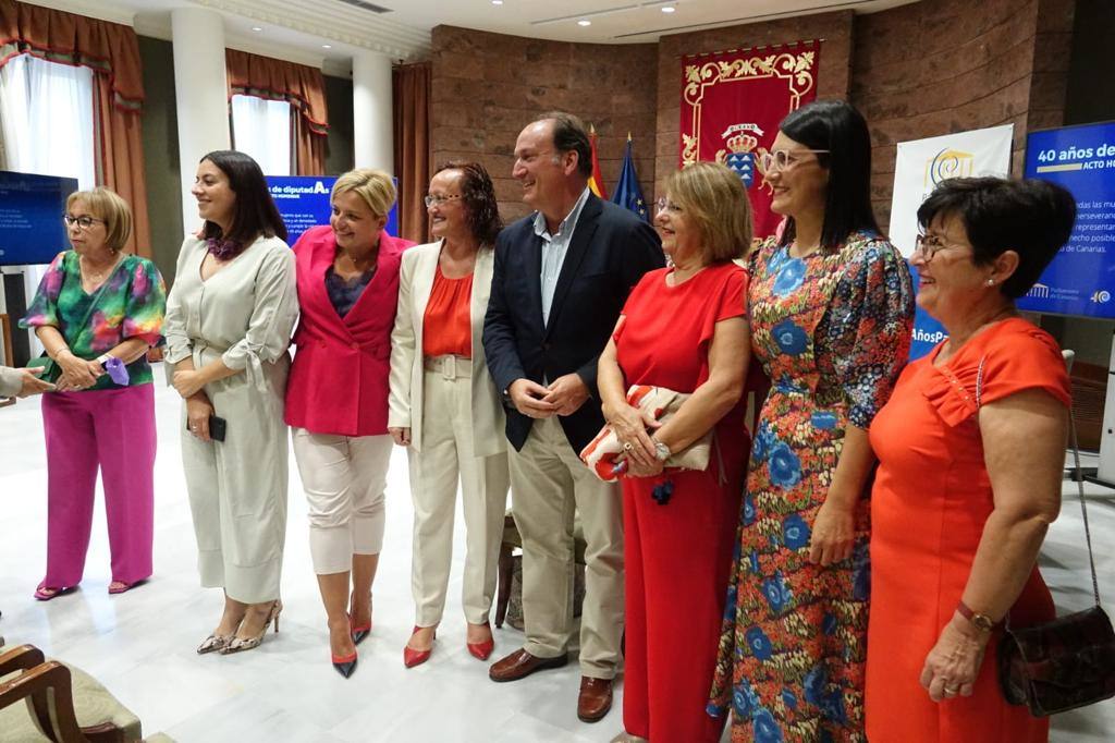 Fotos: El Parlamento rinde tributo a las 113 diputadas en los 40 años de autogobierno
