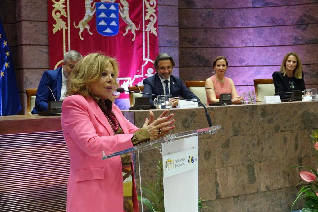 Fotos: El Parlamento rinde tributo a las 113 diputadas en los 40 años de autogobierno