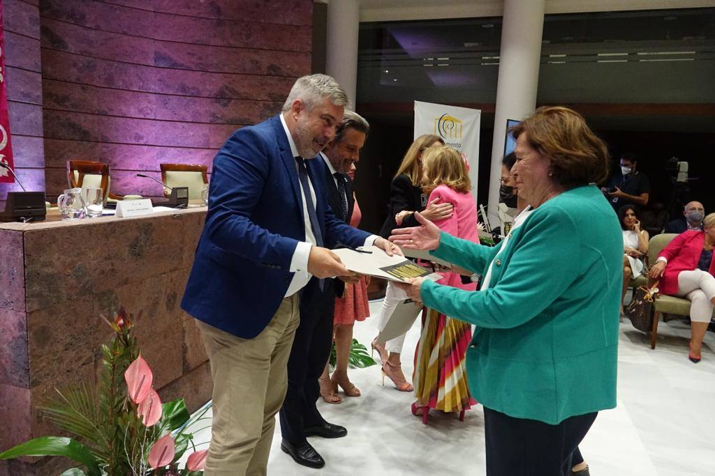 Fotos: El Parlamento rinde tributo a las 113 diputadas en los 40 años de autogobierno