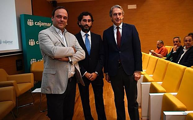 Imagen principal - Los economistas advierten que la «estanflación ya está aquí»