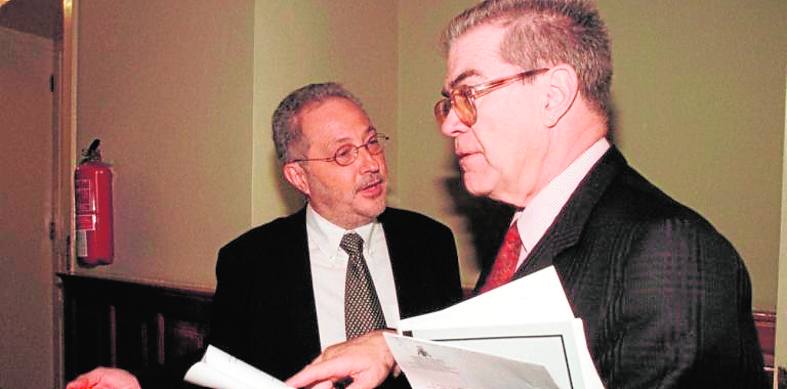 Con Adán Martín en los pasillos del Parlamento regional.