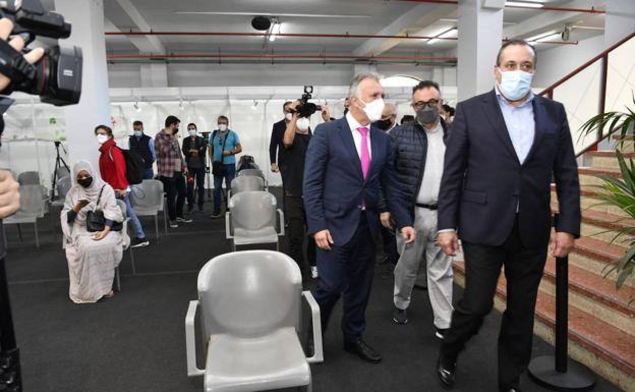 Imagen de archivo de Ángel Víctor Torres (i), Blas Trujillo (d) y Conrado Domínguez. 