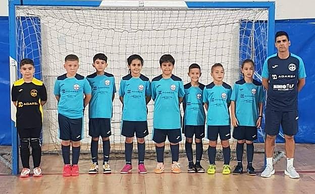 Los benjamines del Costa Mogán posan minutos antes de jugar su partido frente al Chinguaro. 