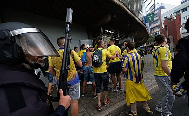 La afición amarilla llega al Heliodoro Rodríguez López.