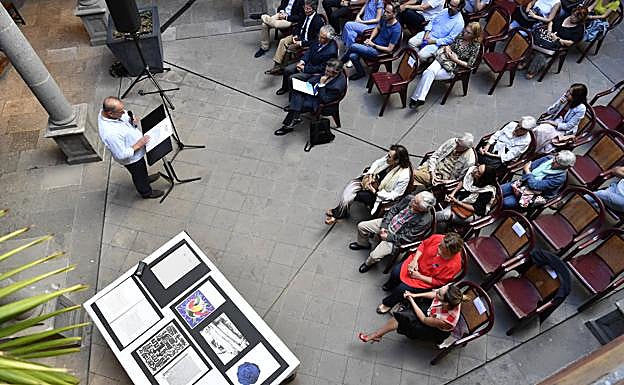 Fernando Álamo presenta el proyecto durante el acto celebrado en la Casa de Colón. 