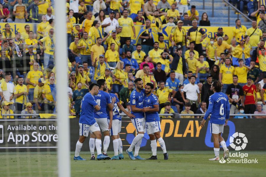 Fotos: Máxima tensión en el partido entre la UD y Tenerife