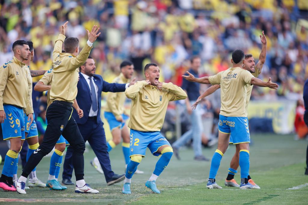 Fotos: Máxima tensión en el partido entre la UD y Tenerife