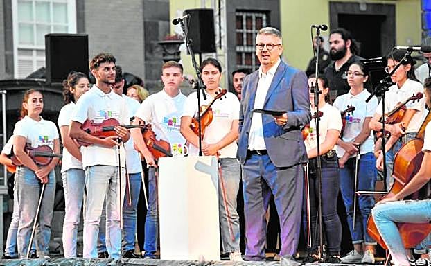 José Brito pregona las bondades de una ciudad «abierta» que «siempre mira al mar» y «suena»