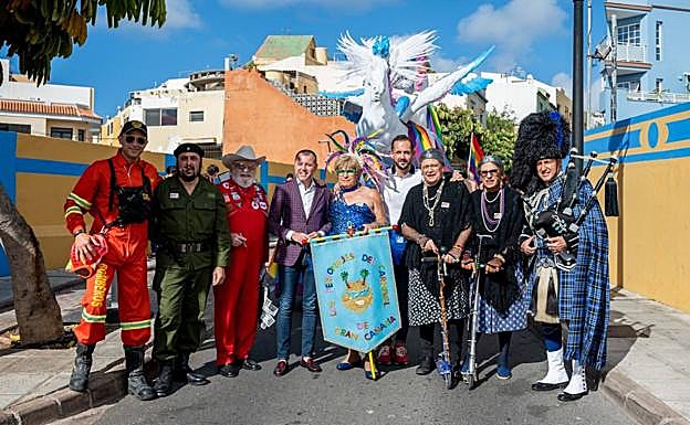 Imagen principal - 3.000 personas abarrotan el Recinto Cultural La Quinta para disfrutar de la Gran Gala del Gáldar Pride