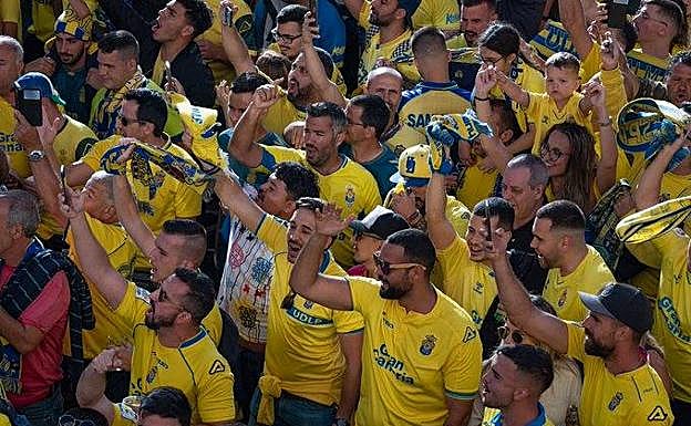 Vídeo | La marea amarilla invade Siete Palmas horas antes del derbi