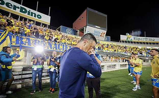 Imagen principal - El idilio con la afición, el éxtasis de Moleiro y el liderazgo de Viera