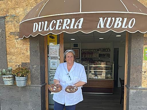 Rosa Mari, a las puertas del negocio. 