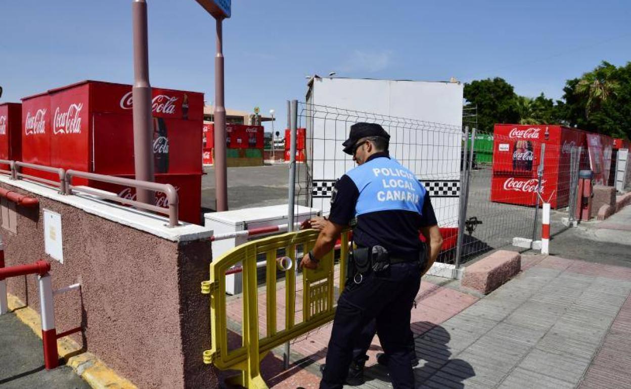 San Bartolomé precinta una treintena de chiringuitos del carnaval en el Yumbo. 