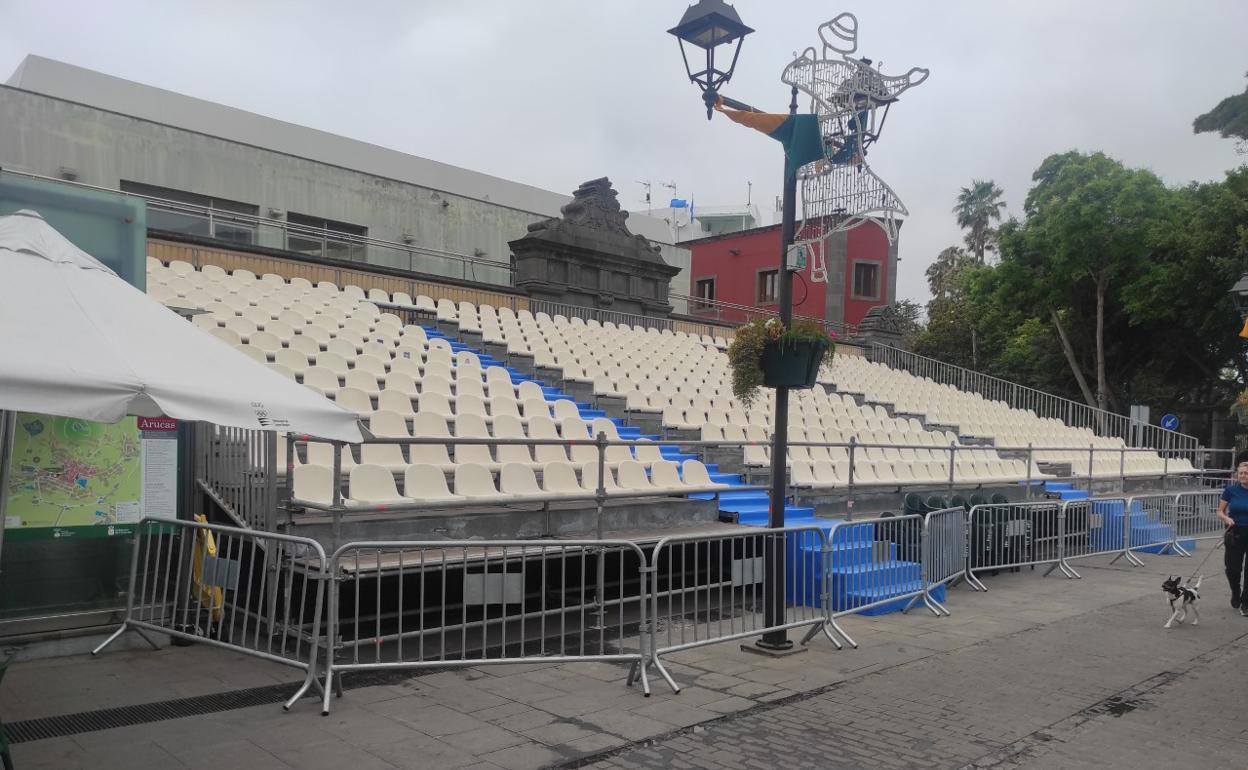 Graderío ubicado en la Plaza de la Constitución de Arucas, frente a las Casas Consistoriales y junto al antiguo mercado. 